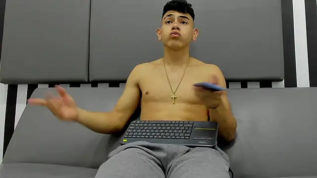 andrew rose  online show from January 29, 3:33 am