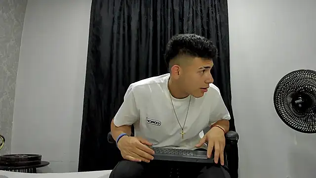 andrew rose  online show from February 21, 4:40 am