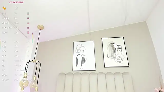 Snapshot of LindaRey_ chatting on February 6, 3:48 am LindaRey online show from February 6, 3:48 am