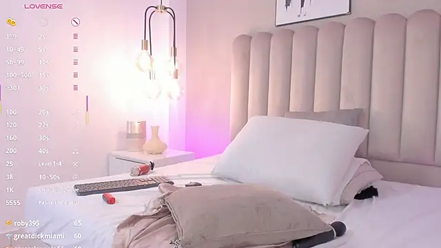 Snapshot of LindaRey_ chatting on February 26, 7:20 am LindaRey online show from February 26, 7:20 am