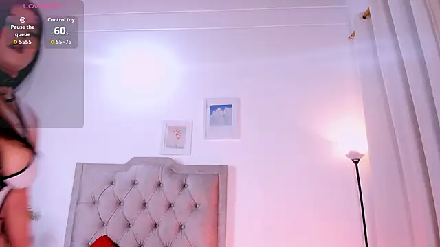 Snapshot of LindaRey_ chatting on September 23, 4:59 am LindaRey online show from September 23, 4:59 am