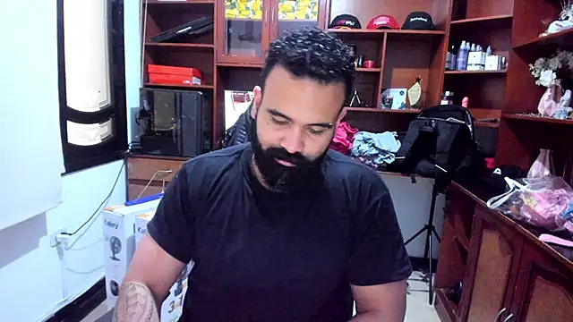 Snapshot of Drako_Argentii chatting on December 4, 3:54 pm Drako Argentii online show from December 4, 3:54 pm