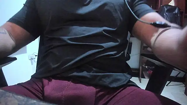 Snapshot of Drako_Argentii chatting on December 19, 6:34 am Drako Argentii online show from December 19, 6:34 am