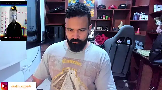 Snapshot of Drako_Argentii chatting on December 21, 3:36 am Drako Argentii online show from December 21, 3:36 am