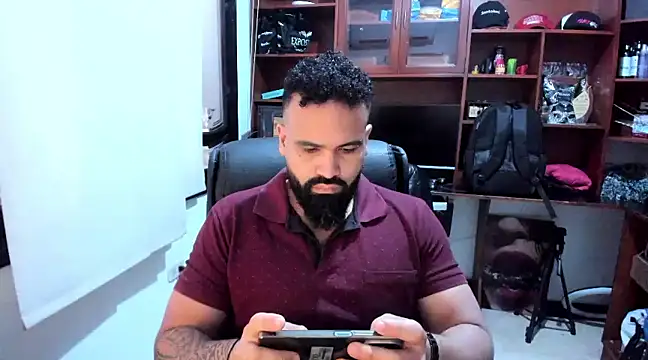 Snapshot of Drako_Argentii chatting on February 1, 3:50 pm Drako Argentii online show from February 1, 3:50 pm