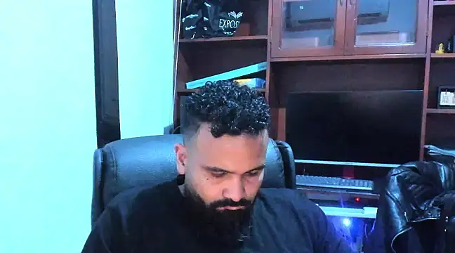 Snapshot of Drako_Argentii chatting on February 3, 11:15 pm Drako Argentii online show from February 3, 11:15 pm