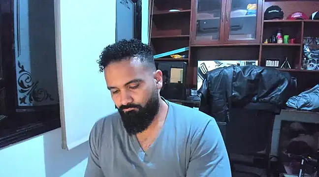 Snapshot of Drako_Argentii chatting on February 5, 11:50 pm Drako Argentii online show from February 5, 11:50 pm