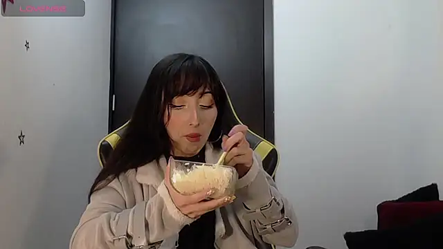 v1cky  online show from October 6, 11:02 pm