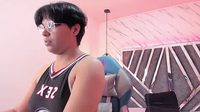 Emmapark  online show from February 18, 6:37 pm