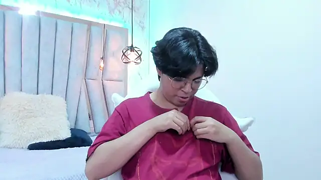 Emmapark  online show from March 5, 9:59 pm