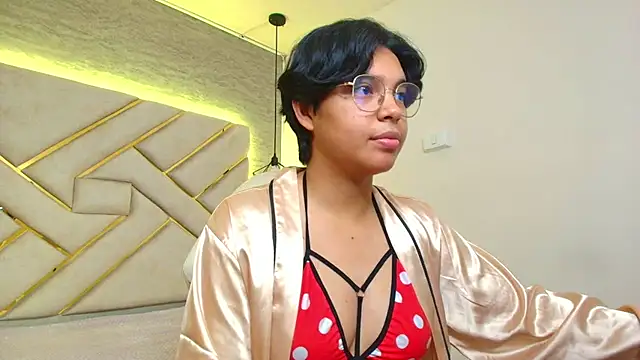 Emmapark  online show from March 18, 12:03 pm