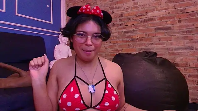 Emmapark  online show from November 28, 7:05 pm