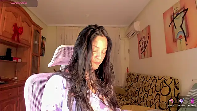 bella apont online show from February 17, 6:26 pm