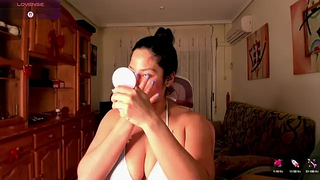 bella apont online show from March 21, 8:50 pm