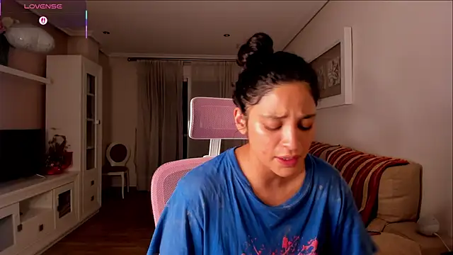 bella apont online show from September 11, 8:20 pm