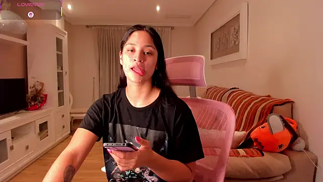 bella apont online show from October 10, 11:26 pm