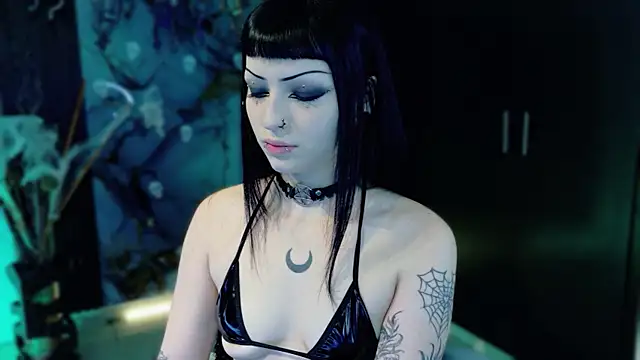 Madison Jackson online show from November 14, 9:02 pm