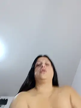 Snapshot of whitegirl0122 chatting on November 13, 7:35 pm whitegirl0122 online show from November 13, 7:35 pm