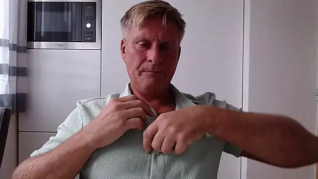 johnnym1 online show from September 12, 1:55 pm