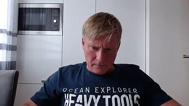 johnnym1 online show from October 1, 2:45 pm