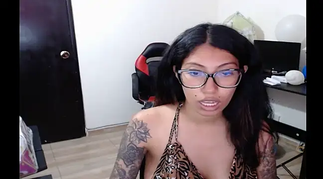 Snapshot of sofia_rosse4 chatting on December 3, 7:00 pm sofia rosse4 online show from December 3, 7:00 pm