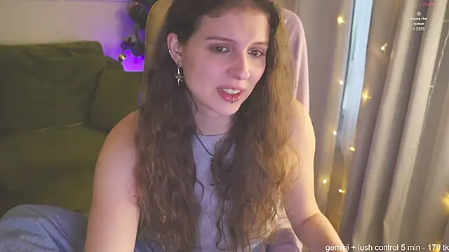 Snapshot of Sereta_Finn chatting on December 27, 11:06 am Sereta Finn online show from December 27, 11:06 am