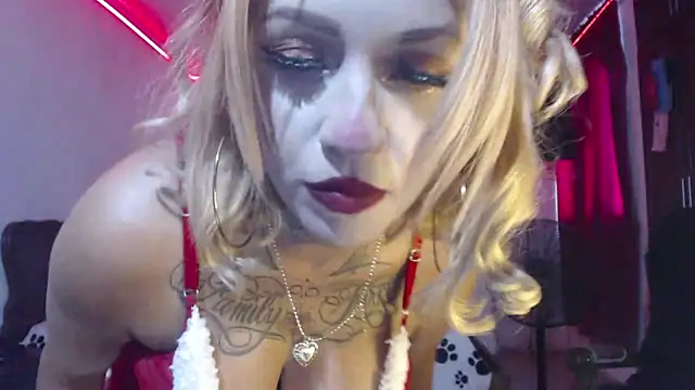 Snapshot of aliceesmith chatting on December 22, 4:27 pm aliceesmith online show from December 22, 4:27 pm