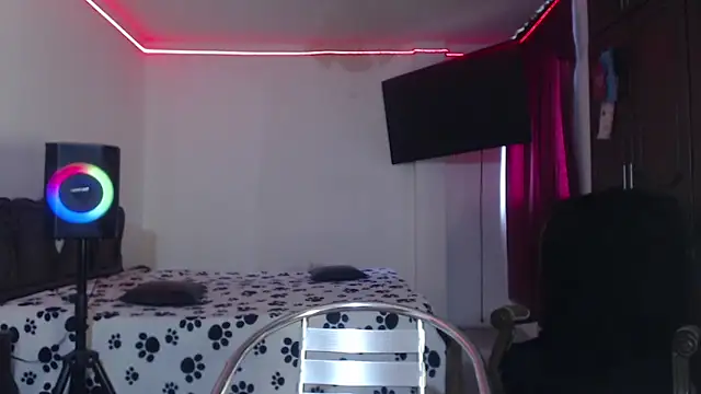 Snapshot of aliceesmith chatting on September 14, 1:10 pm aliceesmith online show from September 14, 1:10 pm