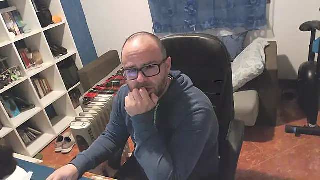 ravingr4d4 online show from March 4, 9:43 pm