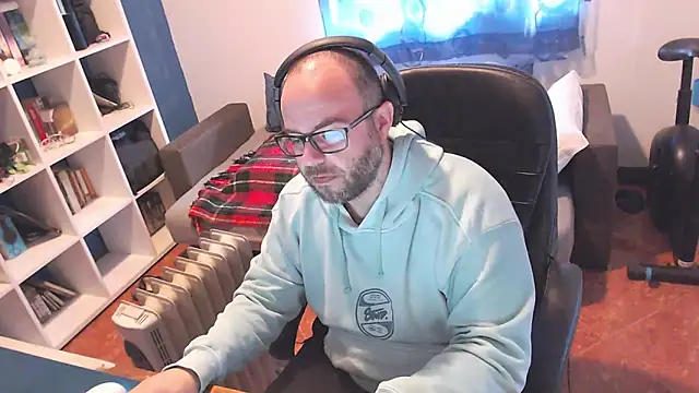 ravingr4d4 online show from March 10, 12:15 pm