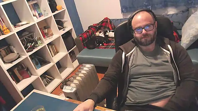 ravingr4d4 online show from March 16, 9:37 pm