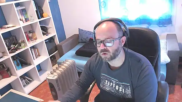 ravingr4d4 online show from March 18, 9:09 am