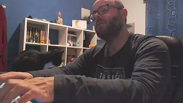 ravingr4d4 online show from March 18, 11:20 pm