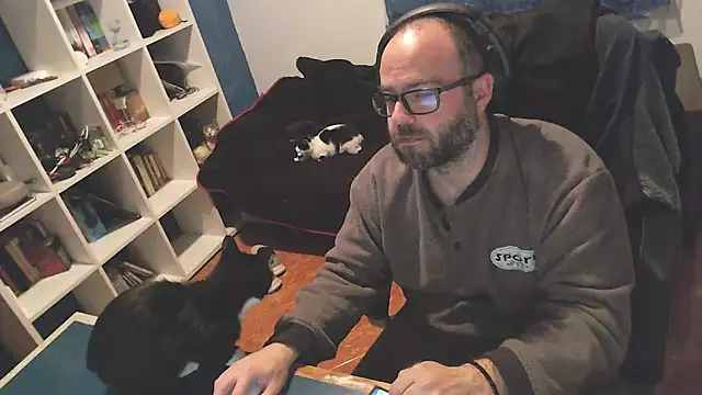 ravingr4d4 online show from March 21, 12:40 am