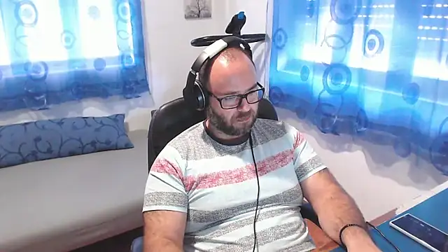 ravingr4d4 online show from October 2, 8:54 am