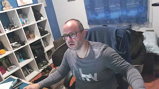 ravingr4d4 online show from November 5, 9:09 am