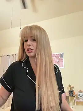 Snapshot of RoxxyDallas chatting on February 14, 10:36 pm RoxxyDallas online show from February 14, 10:36 pm