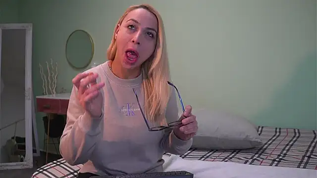 CelineConner online show from January 21, 5:05 am