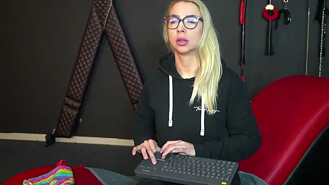 CelineConner online show from February 7, 5:10 am