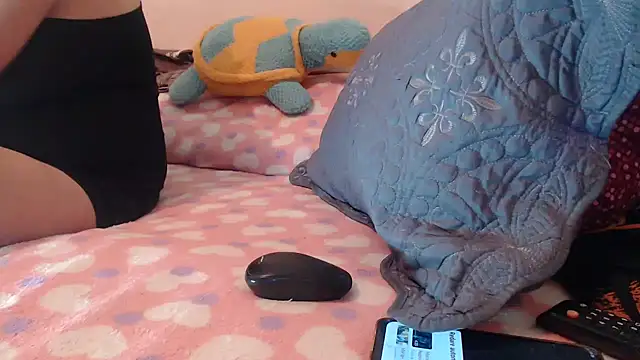 Snapshot of Andra_Love chatting on December 14, 11:34 pm Andra Love online show from December 14, 11:34 pm