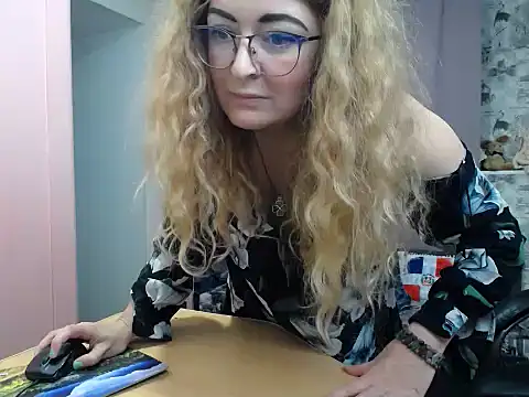 Helen1974 online show from March 5, 5:18 pm