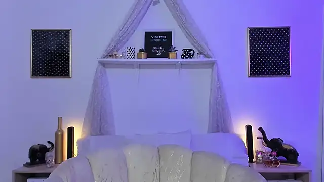 Zoe Gruber online show from October 4, 4:49 pm