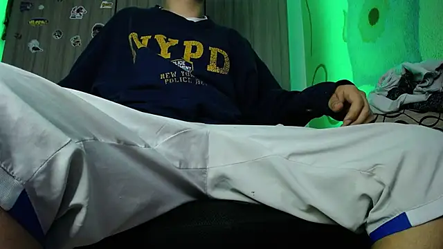 zacwatson  online show from December 24, 12:11 pm