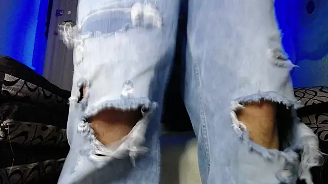 zacwatson  online show from February 17, 6:20 am