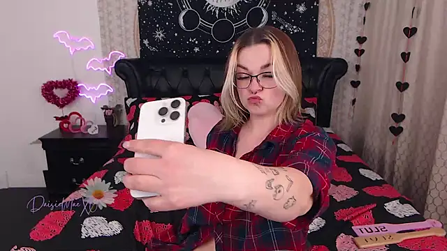 DaisieMaeXO online show from February 9, 6:22 am