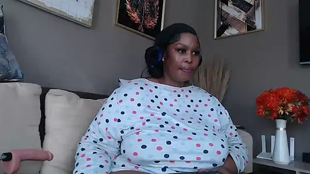 Snapshot of ThickyMinajxx chatting on November 14, 12:48 pm ThickyMinajxx online show from November 14, 12:48 pm