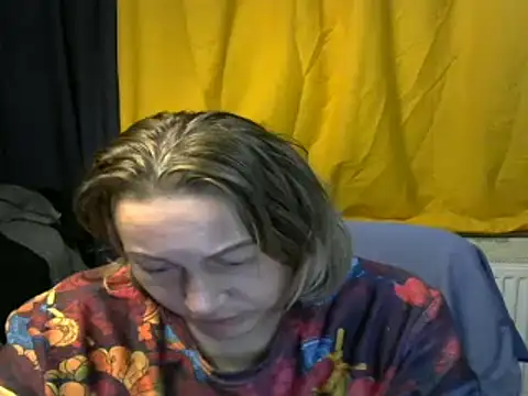 wLESLYMOSw online show from December 9, 6:46 pm