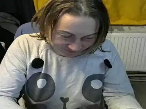 wLESLYMOSw online show from December 9, 9:48 pm