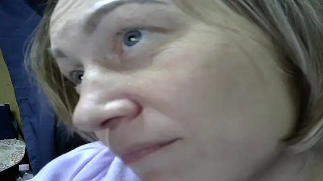 wLESLYMOSw online show from December 22, 9:53 pm