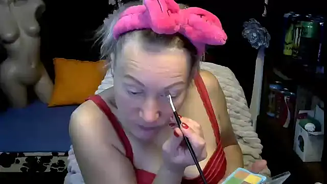 wLESLYMOSw online show from November 6, 8:15 am